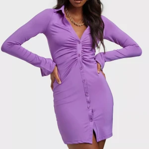 Lila klänning - Lila klänning från Nelly. Använd en gång. Storlek S från NLY ONE. Köptes för 350 kr.