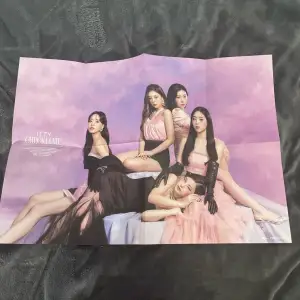 Itzy checkmate poster of the group, no damages  DO NOT BUY IMMEDIATELY!! YOU WILL NOT BE REFUNDED DM ME To BUY