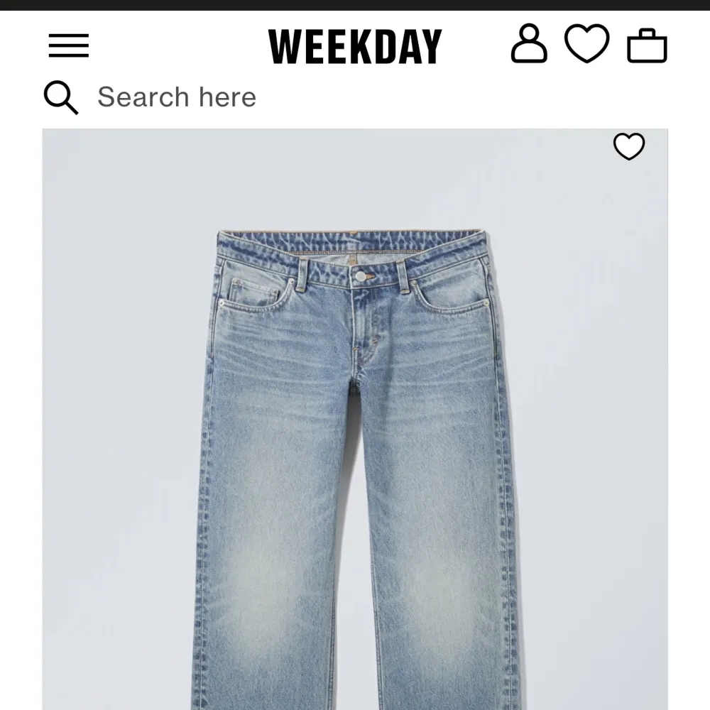 Superfina lågmidjade jeans från weekday💕 Helt oanvända!! Lappen är kvar Säljer dom för att dom är för små för mig. Nypris är 590kr🥰. Farkut & Housut.