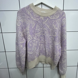 Mönstrad tröja - Endast använd en gång, från other stories💞