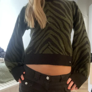 Tigermönstrad tröja - Cool tigermönstrad tröja från zara! 