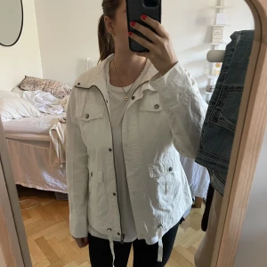 Höst/vinter jacka - Super fin jacka nu när de börjar bli lite kyligare❤️