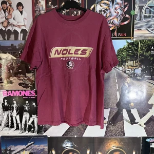 Vintage tröja - Otorlig snygg tröja med inga defekter! Otorlig färg, dm vid frågor:)