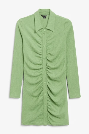 Rynkad klänning  - Aldrig använd. Strukturerat tyg. Fungerar till small men tycker den passar bättre till M