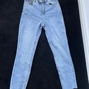 Helt nya raka jeans med lappen kvar🩷