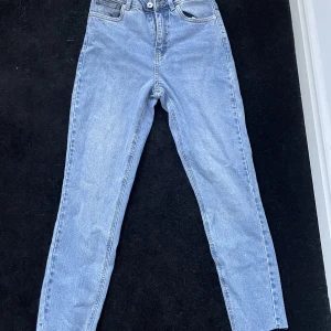 Jeans - Helt nya raka jeans med lappen kvar🩷