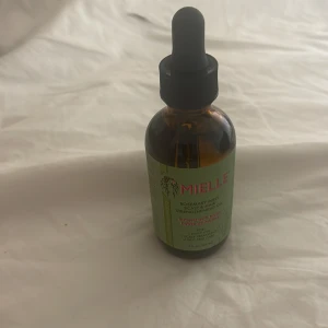 Mielle hår olja  - Köpt för 139kr  Använd 2 gånger  