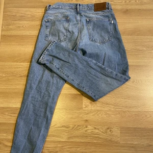 Woodbird jeans - Wrangler Jeans straight leg Storlek 33/34 Nyskick 