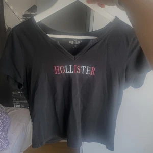 Hollister T-shirt  - T-shirt från Hollister, storlek S 🌈