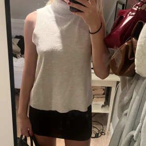 Stickat linne  - Stickat linne från Zalando, använt fåtal gånger och i bra skick🌟