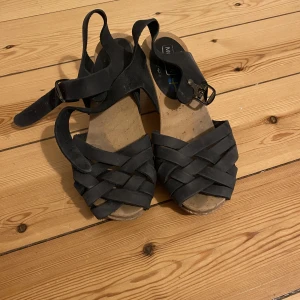 Moheda klackskor strl 36 - Välanvända, men klassiska favoriter från Moheda. Storlek 36. Mattsvarta. 