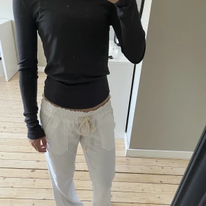 Zara tröja  - Fin tröja ifrån zara, liknar intimismi men inhe i samma material. Använda fåtal gånger!!