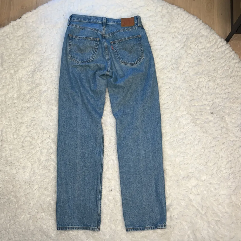 Strl : W25 L32 Original pris ca : 1099 kr, mitt pris : 300 kr + frakt . Jeans & Byxor.