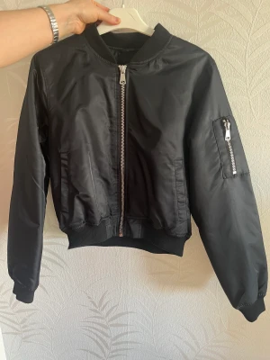 Bomberjacka  - Aldrig använt max kanske 1 gång. 