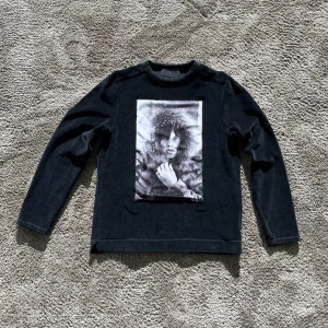 Limitato tröja - Snygg Limitato tröja till ett väldigt bra pris! Den sitter väldigt bra och passar till det mesta! Skick 9/10 använd ett fåtal gånger.