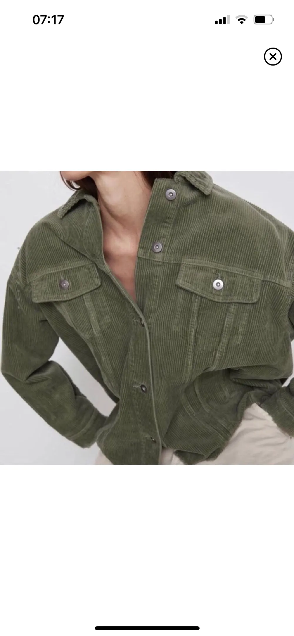 Säljer denna jacka från Zara i storlek S. Perfekt till våren. . Jackor.