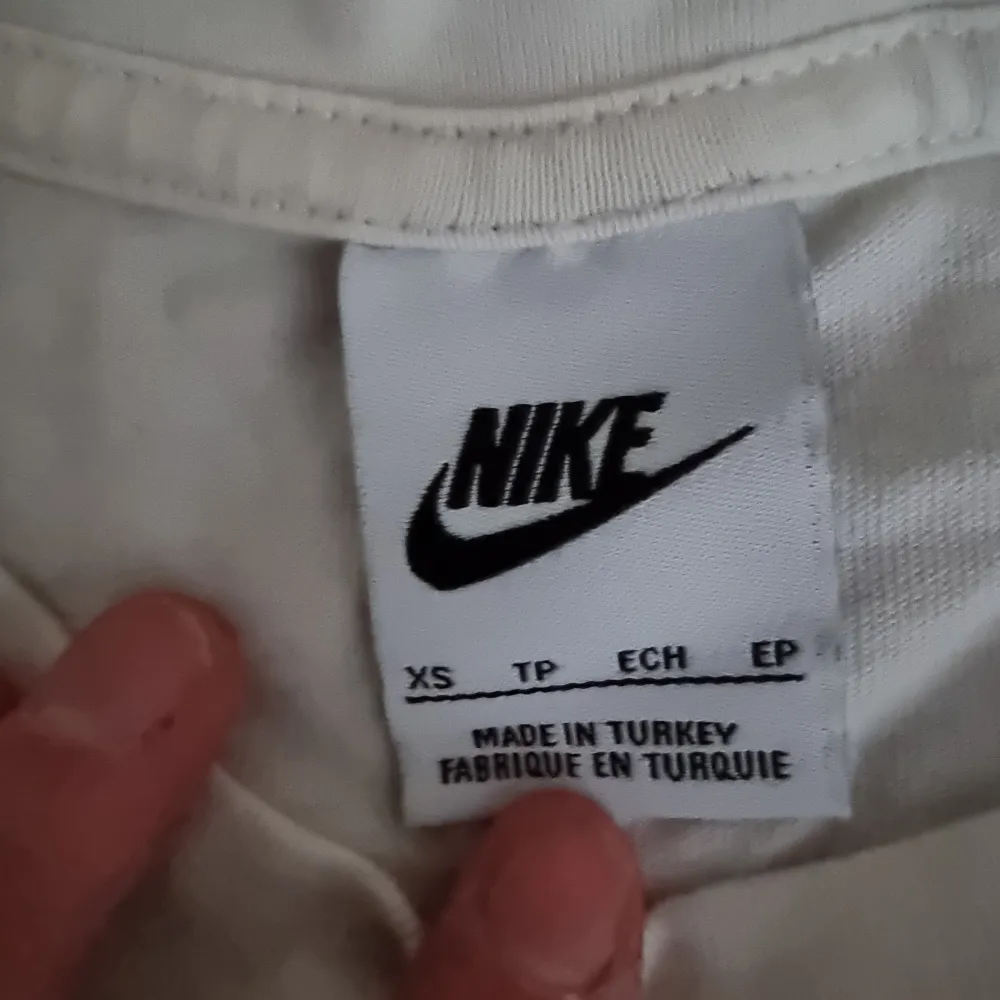Nike tshirt aldrig använd.. T-shirts.