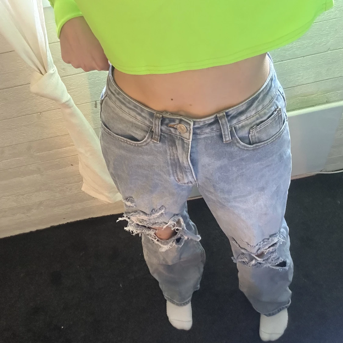 Baggy jeans med hål. - 90
