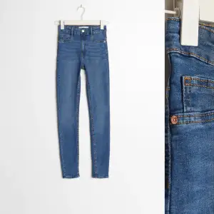 Blåa jeans från Gina tricot Slim fit & highwaist Hyfsat använda  Säljes pga för små för mig Nypris 359kr, säljes för 90kr