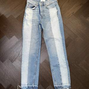 Säljer dessa mango jeans då dom är för små för mig i storlek 34. Har slitningar längst ner