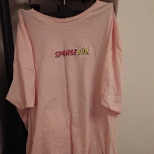 Svampbob T-shirt  - Svampbob T-shirt i mycket bra skick! Knappt använd.   