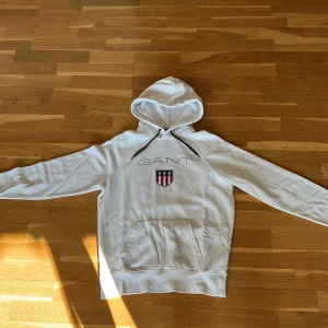 Vit gant hoodie - En vit gant hoodie i väldigt bra skick