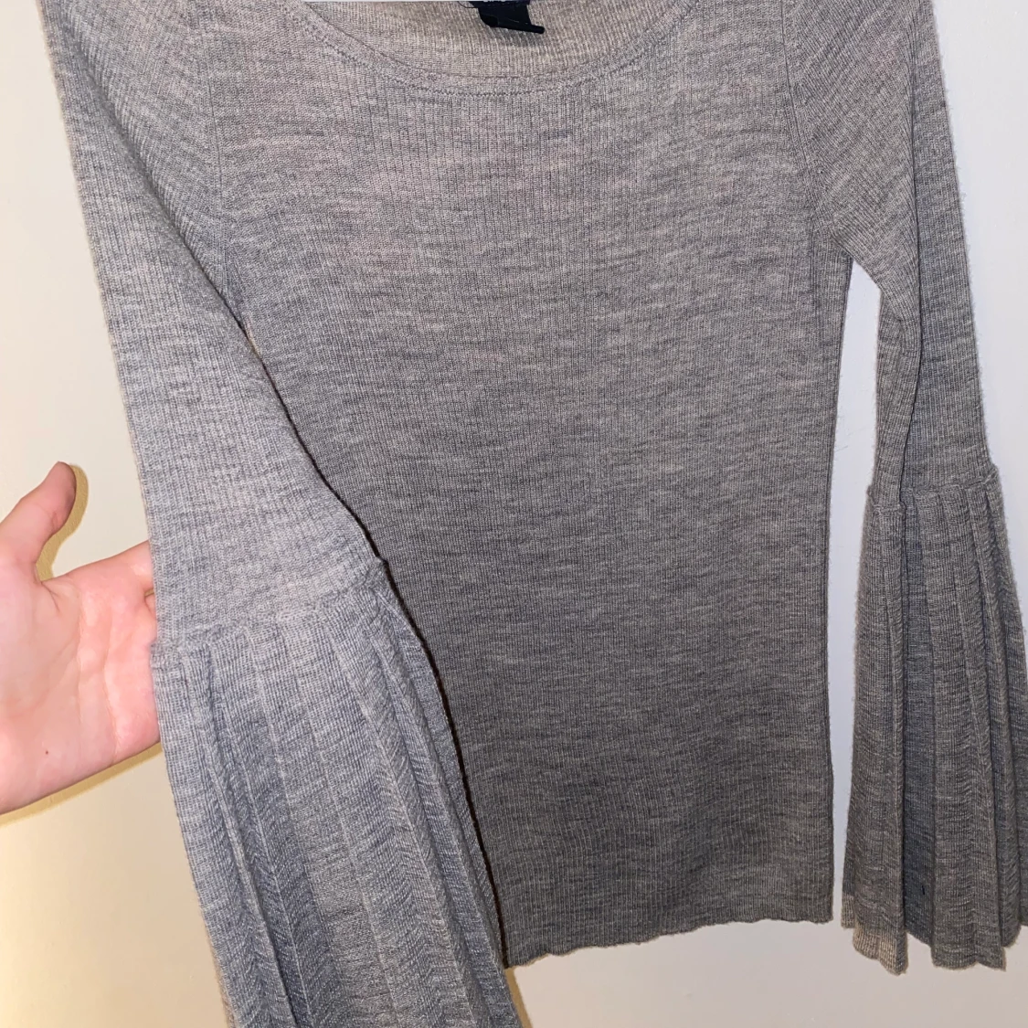 Grå tröja  - 91