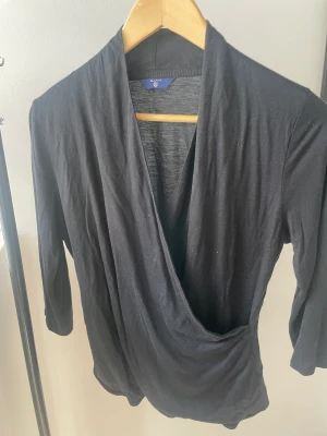 Gant topp - Svart Gant topp med trekvartsärm i fint skick. 