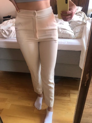 Kostymbyxor  - Beige kostymbyxor. Sparsamt använda