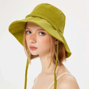 Bucket Hat från Cider - En helt ny grön bucket hat från Cider. Säljer på grund av att jag råkade klicka hem 2 st likadana, den har därför heller aldrig tagits ur förpackningen.  Nypris är 160kr, jag säljer den för 100 kr