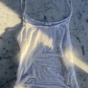 Genomskinlig topp - Genomskinlig topp från ZARA, strl S. Skitsnyggt nu under sommaren!