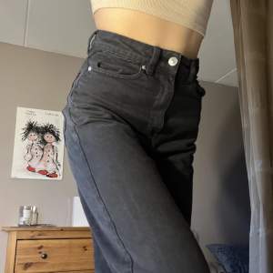 Vida högmidjade jeans från ginatricot i petite modell storlek 32 i fint skick. 150 + frakt 