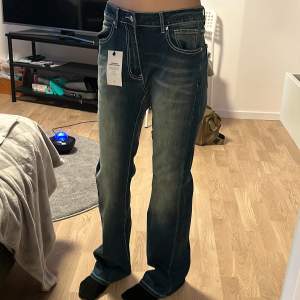 Jätte snygga jeans i storlek small <3 Jag säljer dessa pga att de var lite för stora för mig. 