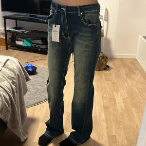 Coola Jeans - Jätte snygga jeans i storlek small <3 Jag säljer dessa pga att de var lite för stora för mig. 