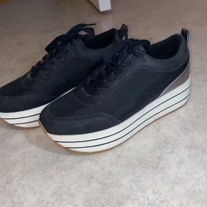 Skor - Helt nya skor från Zara storlek 39.