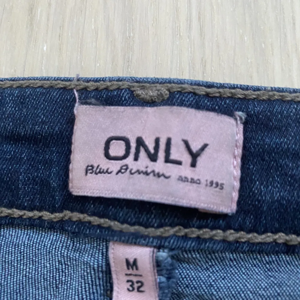 Säljer mina Only jeans då dem inte kommer till användning längre💕. Jeans & Byxor.