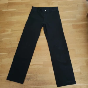 Sweet Big Skate Chinos - Jag säljer ett par Sweet Big Skate Chinos. Det är skate byxor. Dem är lite baggy men inte mycket. Och dem är i bra skick Storlek: w26=small