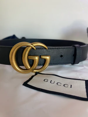 Gucci bälte - Säljer mitt Gucci bälte då den inte kommer till användning längre. Det är den bredare modellen, längd 80. Pris 2500kr, kvitto finns och dustbag medföljer! ÄKTA, pris kan diskuteras!!