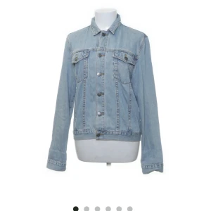 cheap monday - säljer den här för jag inte kommer använda den förmodligen köpt på sellpy nyligen