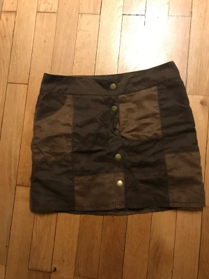 Söt kjol - Knappt använd 