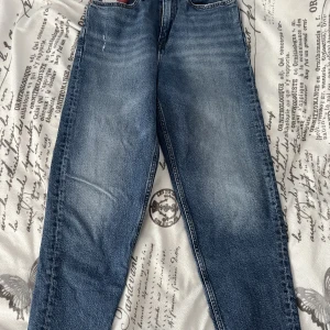 Tommy jeans - Helt nya Tommy jeans. 