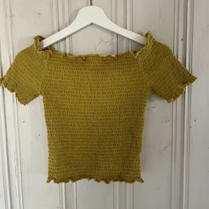 Off shoulder tröja - Använd fåtal gånger i fint skick