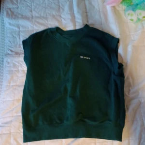 Mörkgrön väst - Väldigt bekväm. Inte använd så väldigt mycktu