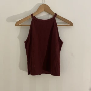 Vinröd topp - Köptes för två år sen.