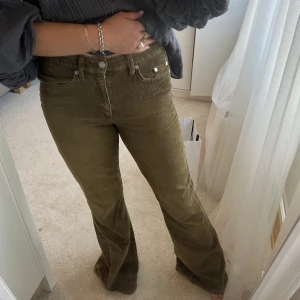 Manchesterbyxor - Råsnygga manchesterbyxor i storlek 28, men passar typ som 25/26or eller en s.