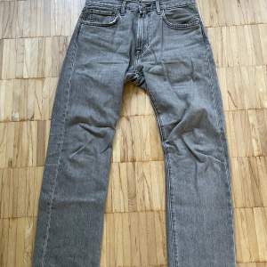 Levi’s 551z authentic jeans. Straight fit. Endast använda ett fåtal gånger.   Nypris: 1319kr