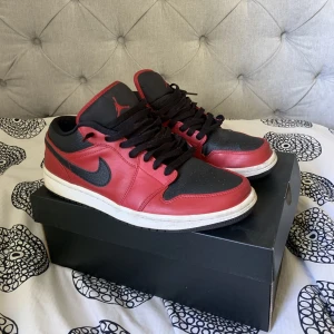 Air Jordan 1 Low  - Feta Jordan 1 low. Sköna och somriga pjucks. I väl bevarat skick 