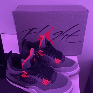 Jordan 4 Infrared - Ett par Jordan 4 infrared i nyskick, använt 2 gånger endast ❗️box medföljer och självklart är de äkta. DM vid fler frågor ✔️