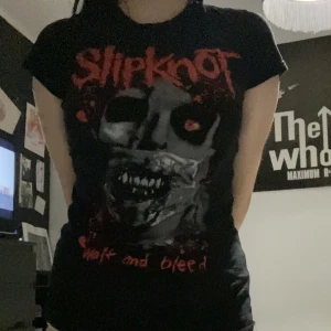 Slipknot tröja  - Jättesnygg slipknot tröja, har haft den en stund men har inte använt den så mycket för den är ganska tight