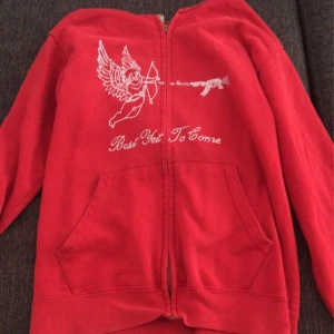 Best yet to come hoodie - Jättesnygg best yet to come hoodie som ej kommer till användning💓 Den är i nyskick